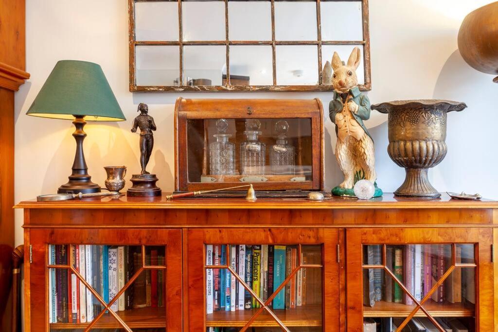 Outstanding Antique 1Br Flat In Soho Apartment ลอนดอน ภายนอก รูปภาพ
