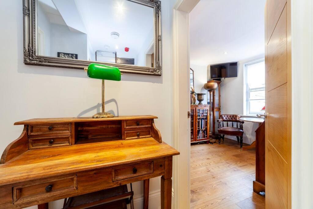 Outstanding Antique 1Br Flat In Soho Apartment ลอนดอน ภายนอก รูปภาพ