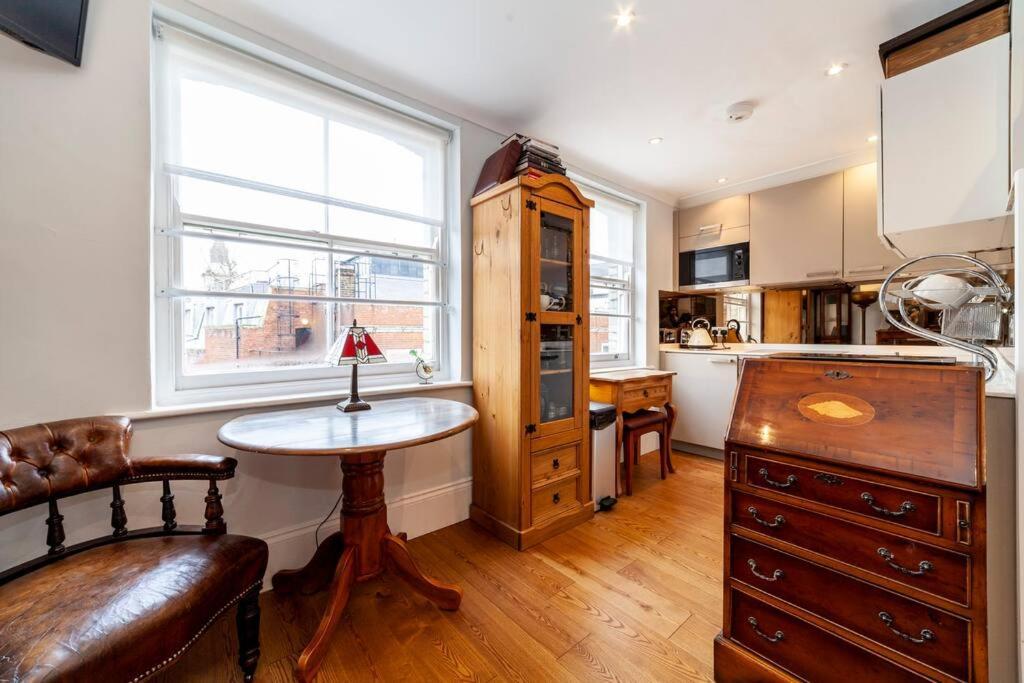 Outstanding Antique 1Br Flat In Soho Apartment ลอนดอน ภายนอก รูปภาพ