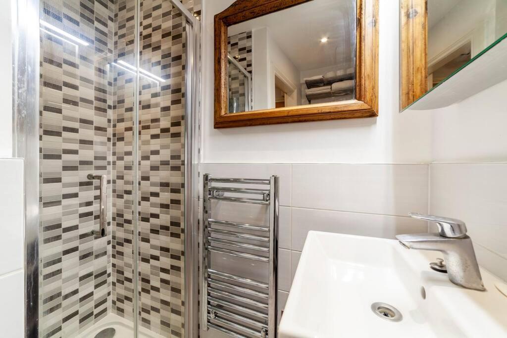 Outstanding Antique 1Br Flat In Soho Apartment ลอนดอน ภายนอก รูปภาพ