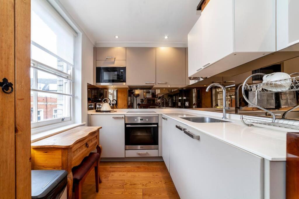 Outstanding Antique 1Br Flat In Soho Apartment ลอนดอน ภายนอก รูปภาพ