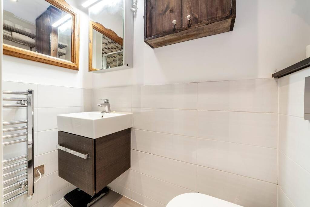 Outstanding Antique 1Br Flat In Soho Apartment ลอนดอน ภายนอก รูปภาพ