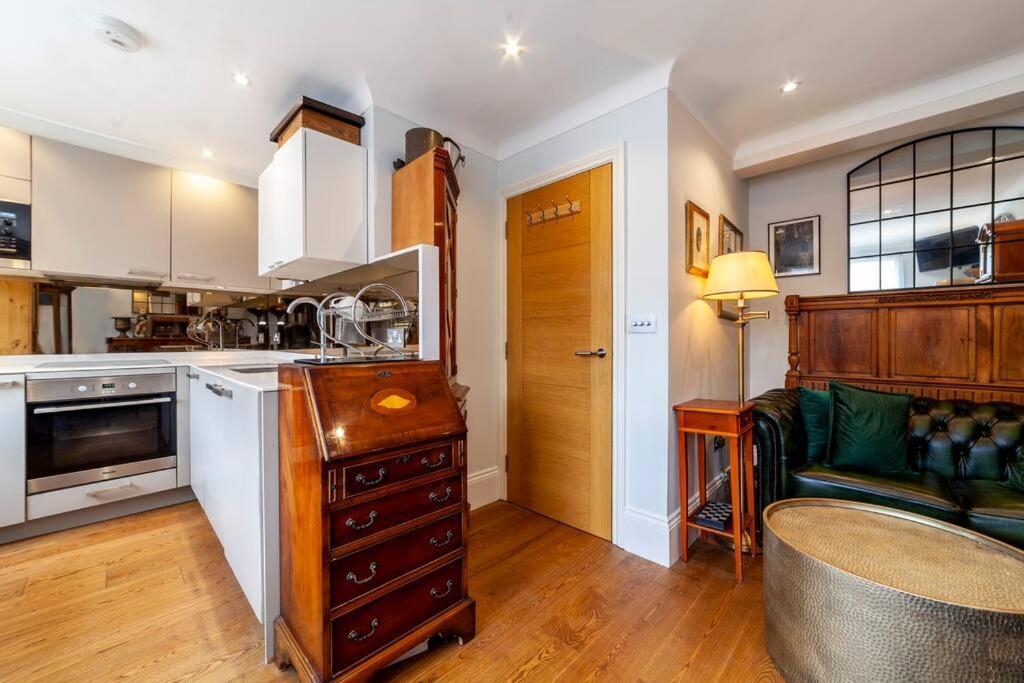 Outstanding Antique 1Br Flat In Soho Apartment ลอนดอน ภายนอก รูปภาพ